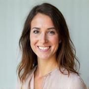 Porträt von Sophia Bauer, Leiterin Produktentwicklung bei Aurablüte